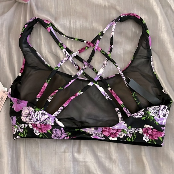 Victoria’s Secret Flow On Point Sports Bra - Picture 2 of 3